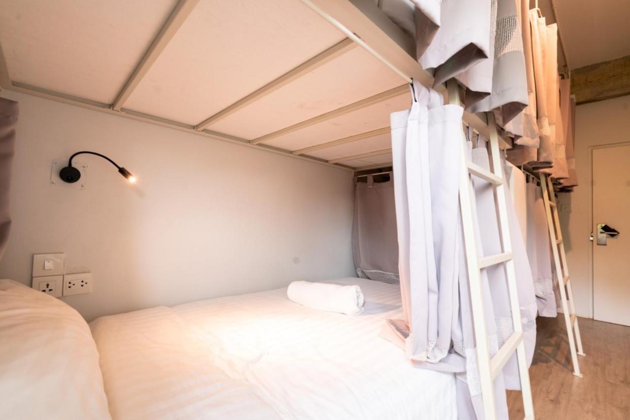 Bedspread Hostel (Adults Only) Bangkok Exterior foto